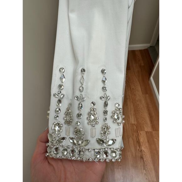 NEW Mac Duggal 12231 White Beaded Cuff Drop Shoulder Faux Wrap Gown size 6 - Picture 6 of 11